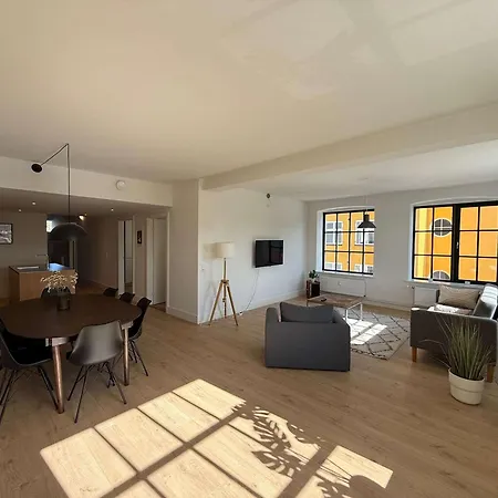 Modern & Stylish Serviced In Appartement *